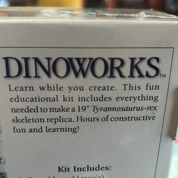 NWT Dinoworks Cast paint assemble & display a 19” TRex skeleton - Picture 4 of 5